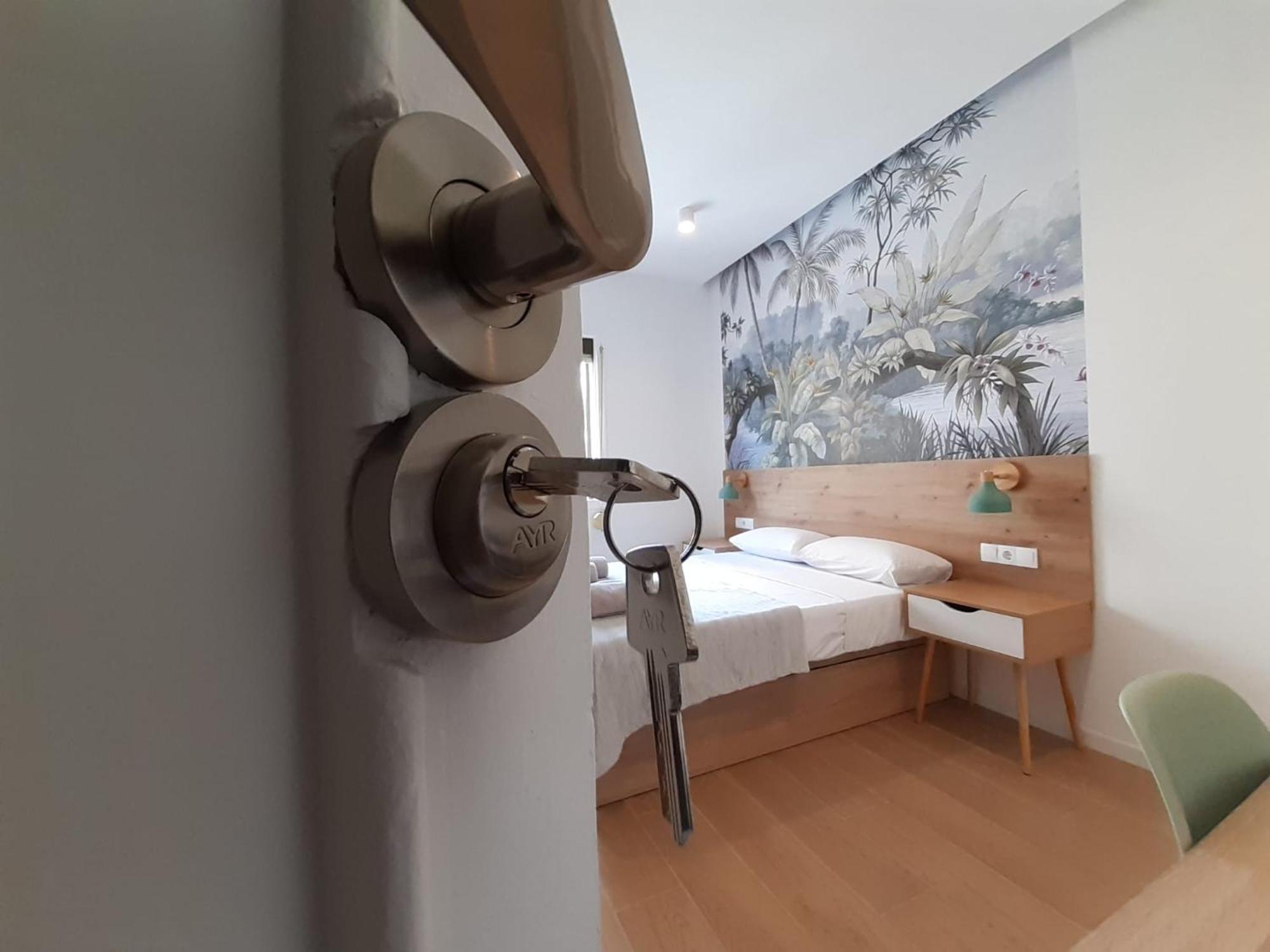 Good Energy Rooms Аликанте Экстерьер фото